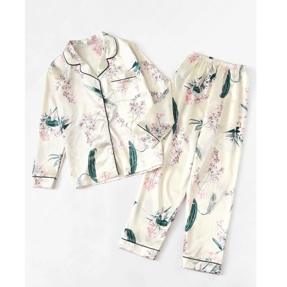 7 Piece Satin Pajama Set in Beige Floral Print - Picture 2 of 7